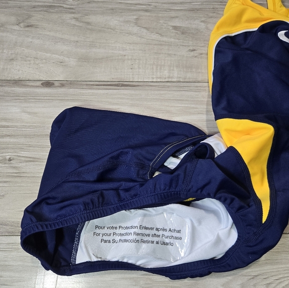 Nike Women's Swimsuit- Size 10 - Picture 5 of 5